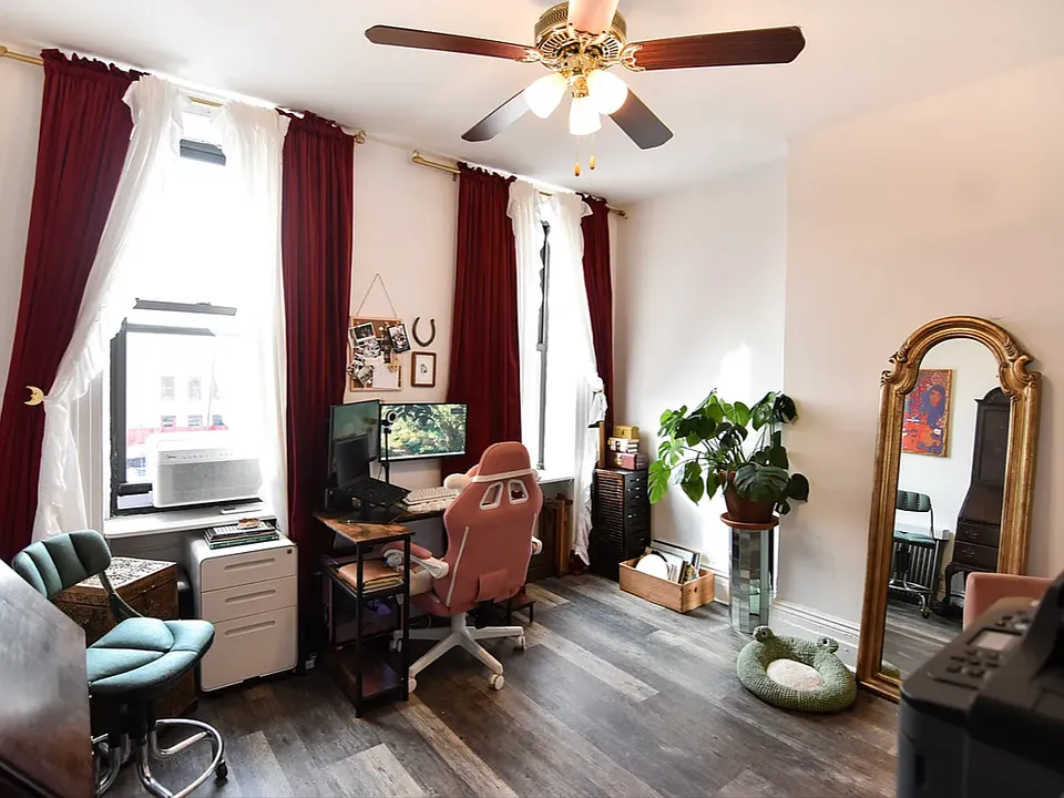 818 Manhattan Ave #4L
