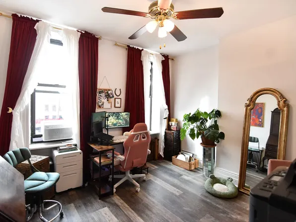 818 Manhattan Avenue image 1 of 14
