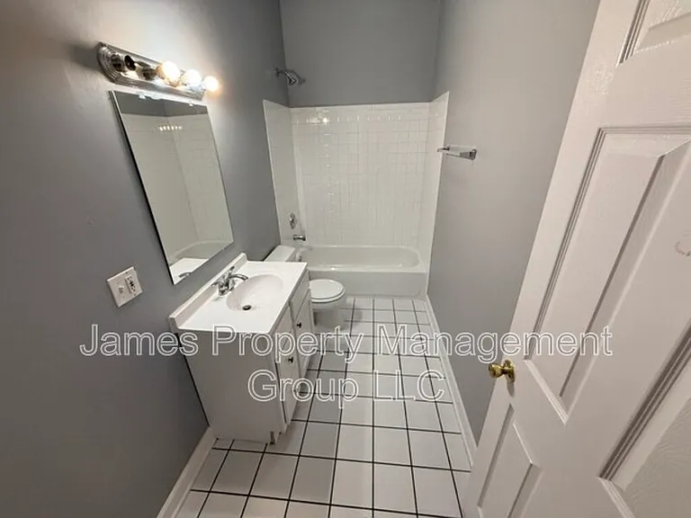 2213 W Washington Blvd #2F — Photo 8