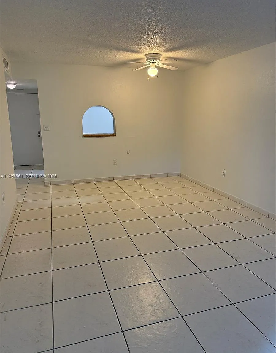 Westland Gardens Condo — Photo 1