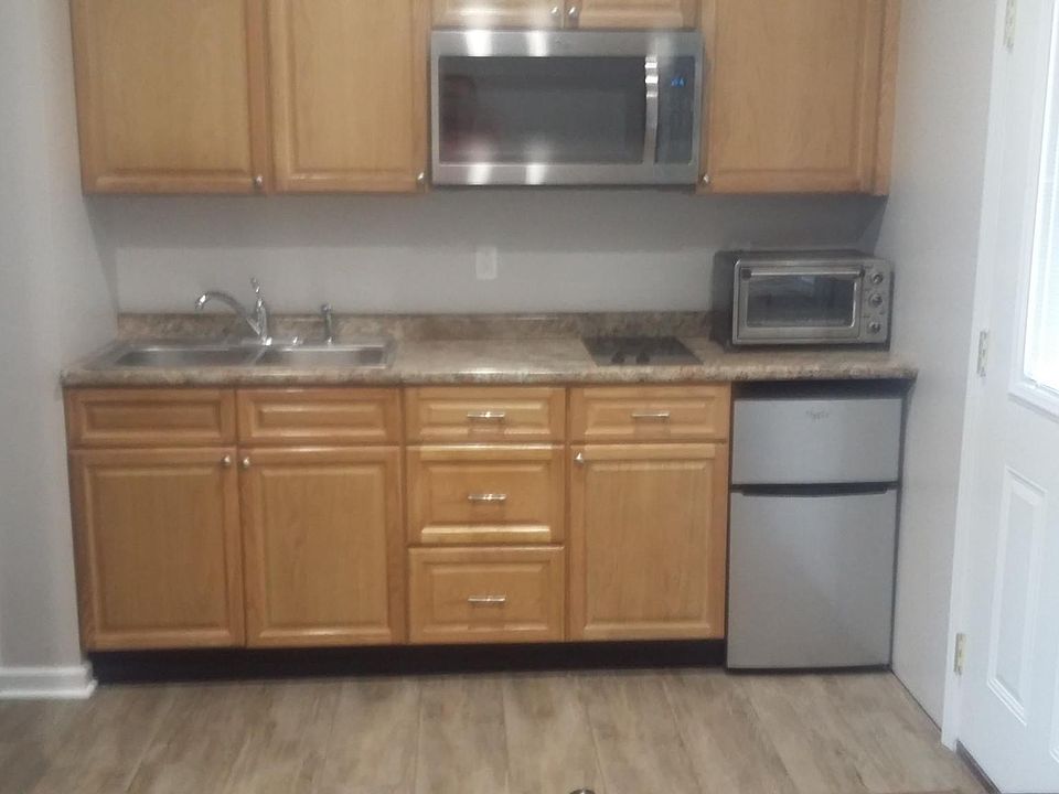 2nd image of 1921 N Main St #6