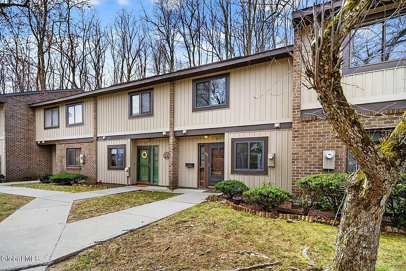 2nd image of 80 Crestwood Terrace