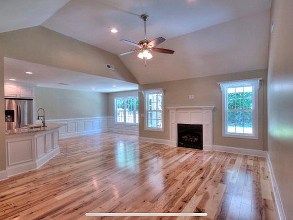 Open floor plan!