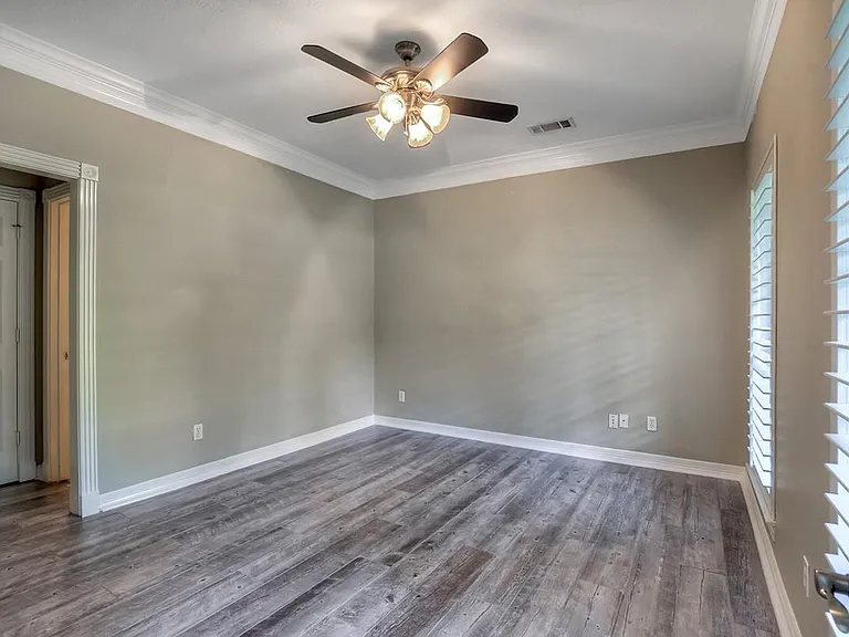 10819 Lake Windcrest — Photo 9
