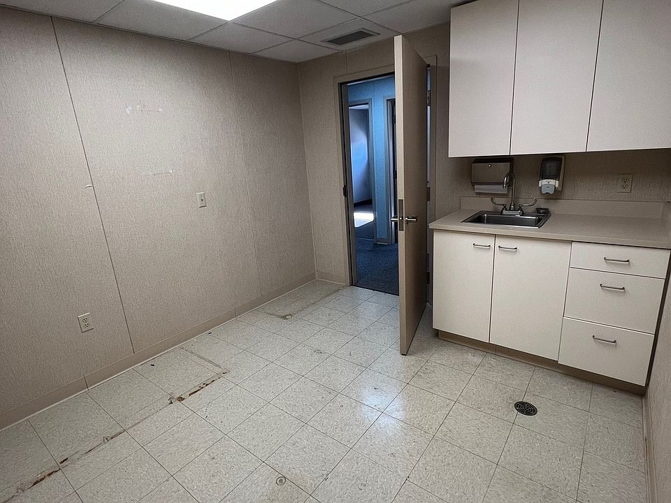 1115 West Pleasant Street 4 Upper 1115 W Pleasant St Portage WI