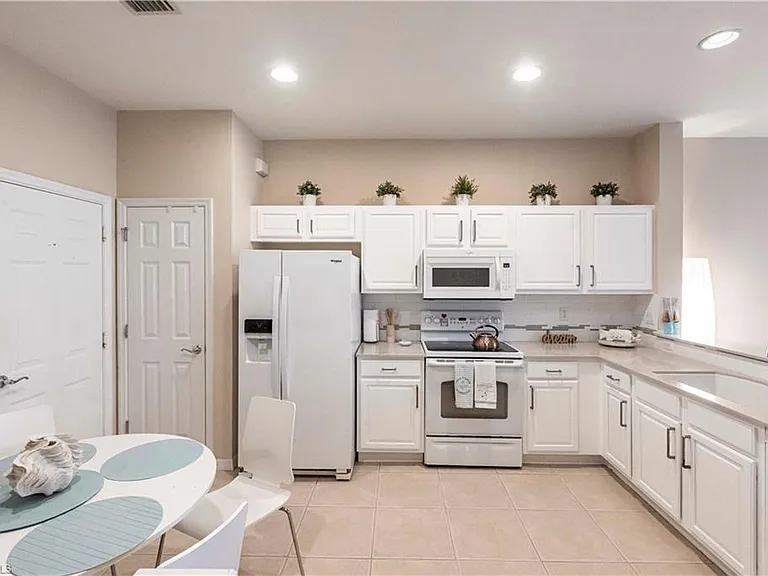 15616 Marcello Cir — Photo 8