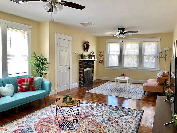 2nd image of 124 White St #124