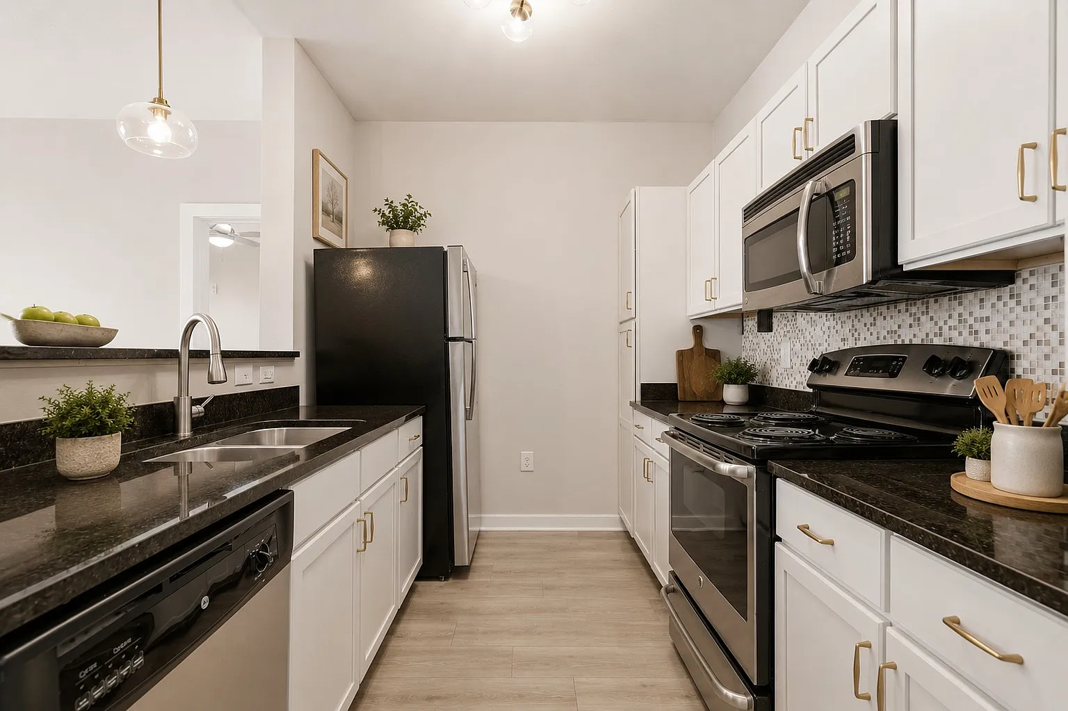 2 bed, 908 sqft, $1,649 — Photo 2