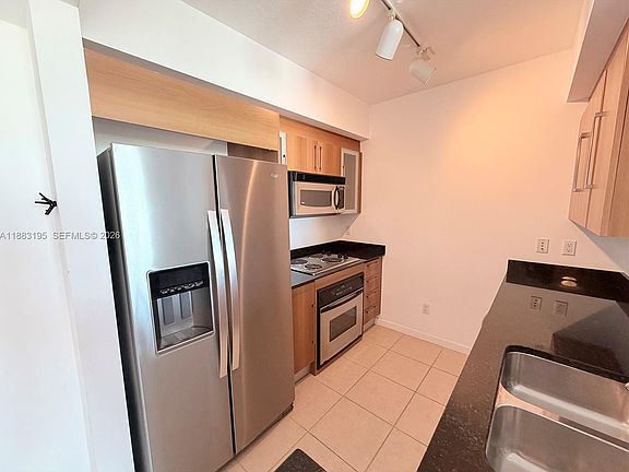 3rd image of 325 Biscayne Blvd #2924