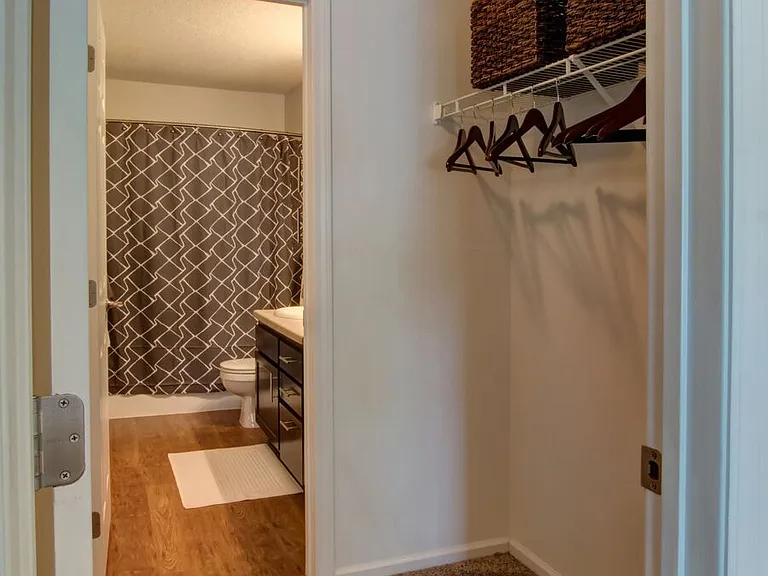 The Woodlands of Minnetonka Apartments — Photo 26