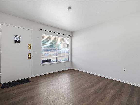 3rd image of 7605 Marigold Trce