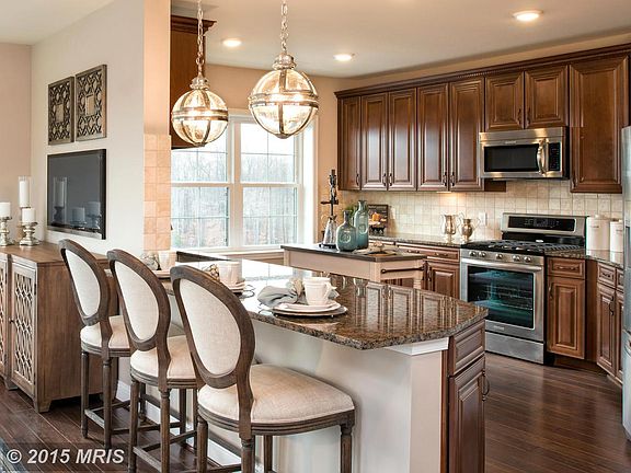 3rd image of 2903 Bleeker St #10411
