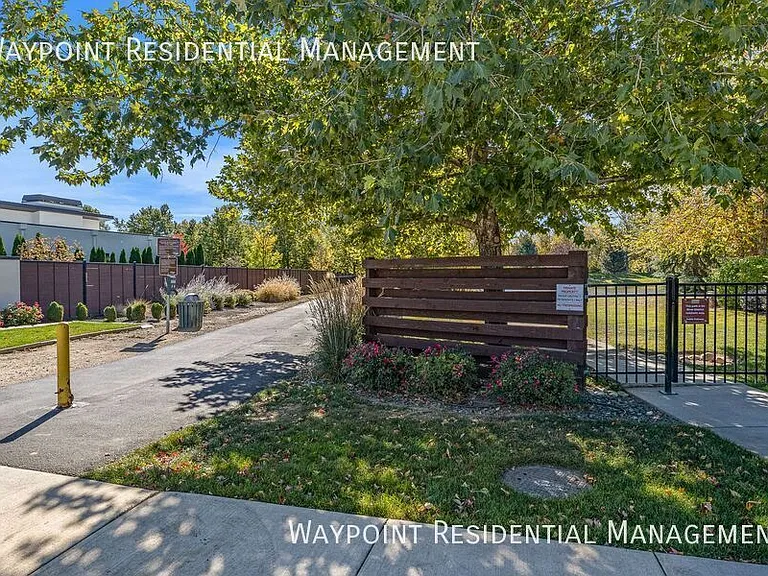 1415 E Lone Creek Dr — Photo 48
