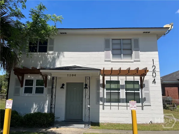 1204 W Victory Dr, Savannah, GA 31405