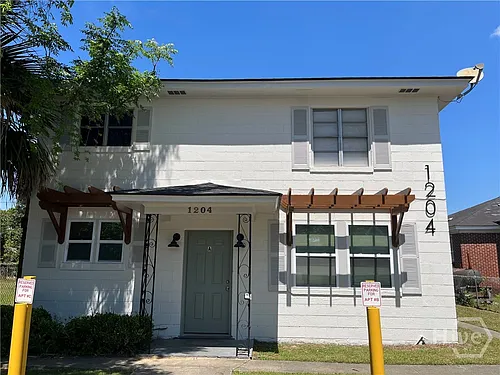1204 W Victory Dr Photo 1