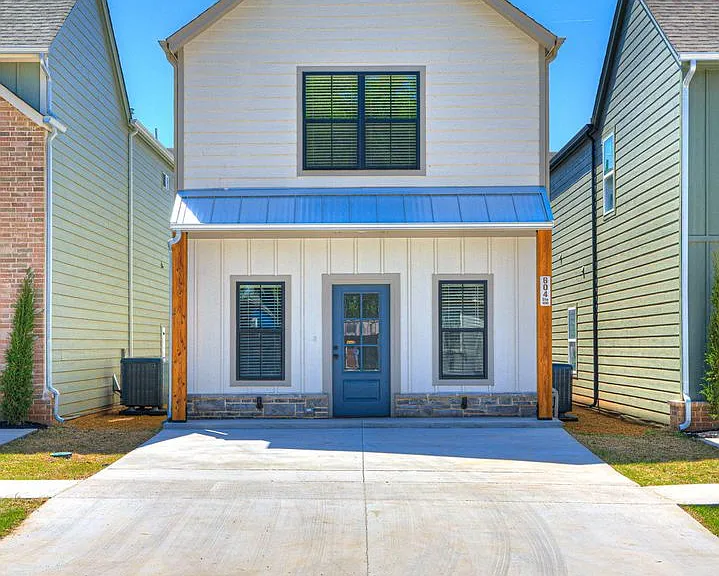 614 W 2nd St #100 — Photo 5