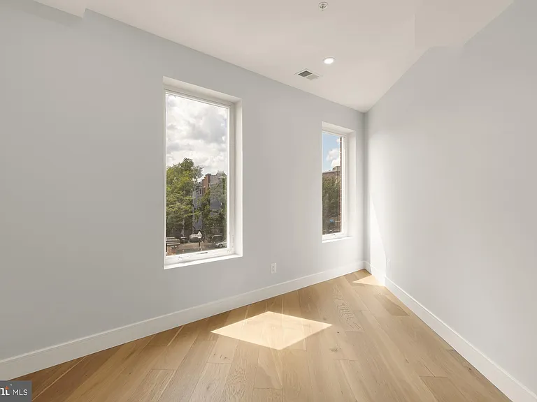 3215 Mount Pleasant St NW #203 — Photo 11