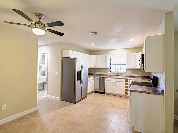 5th image of 2631 Riviera Dr