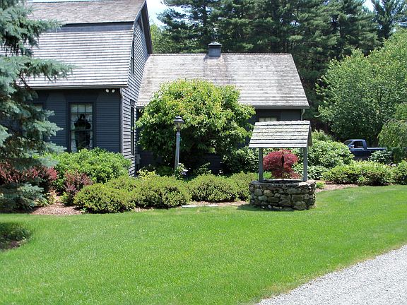 Side view to Garage and front entrance