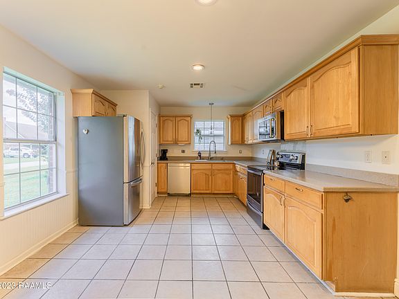 3rd image of 110 Briar Green Dr