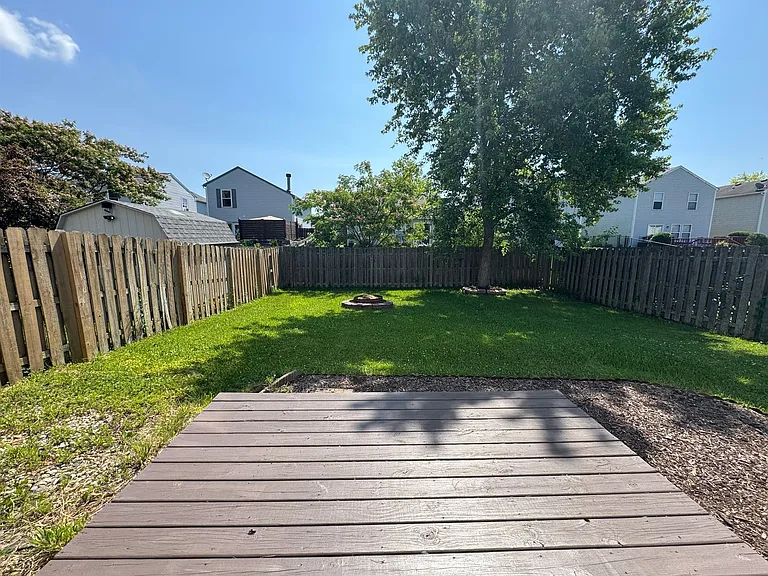 1209 Porchester Ln — Photo 23