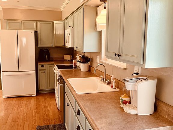 5th image of 204 N Bayberry Ln