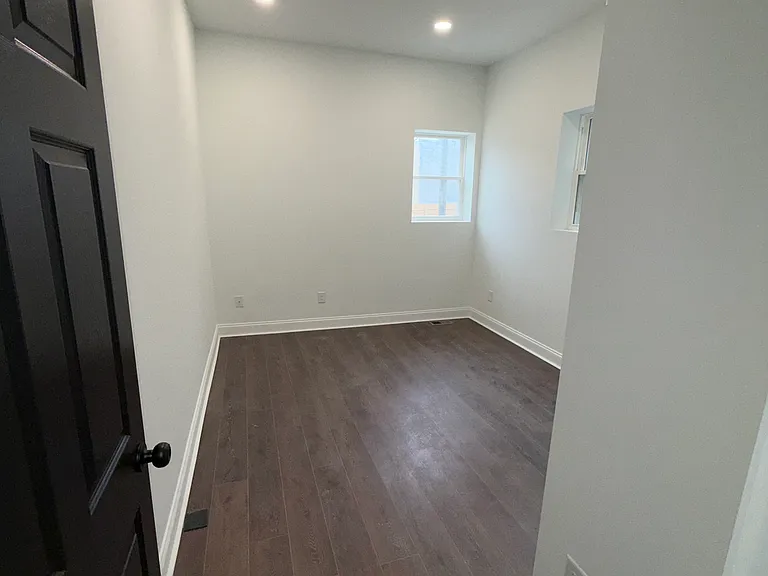 2028 Druid Hill Ave — Photo 7