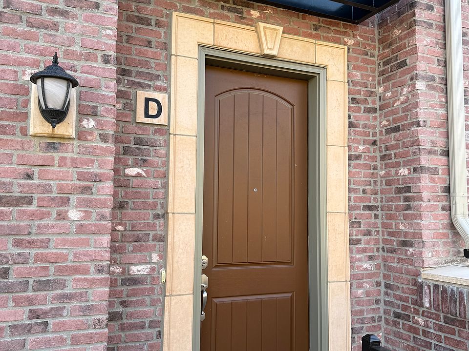 Front entrance to townhome.
