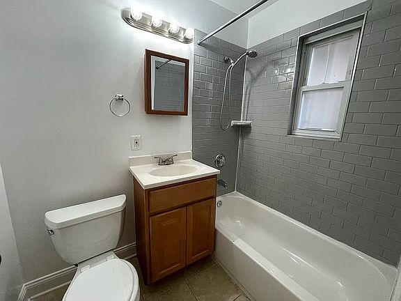 4th image of 4 47th St NE APT 2