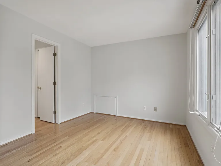 1226 Providence Ter — Photo 17