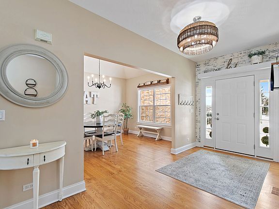 4th image of 560 Ellen Ct