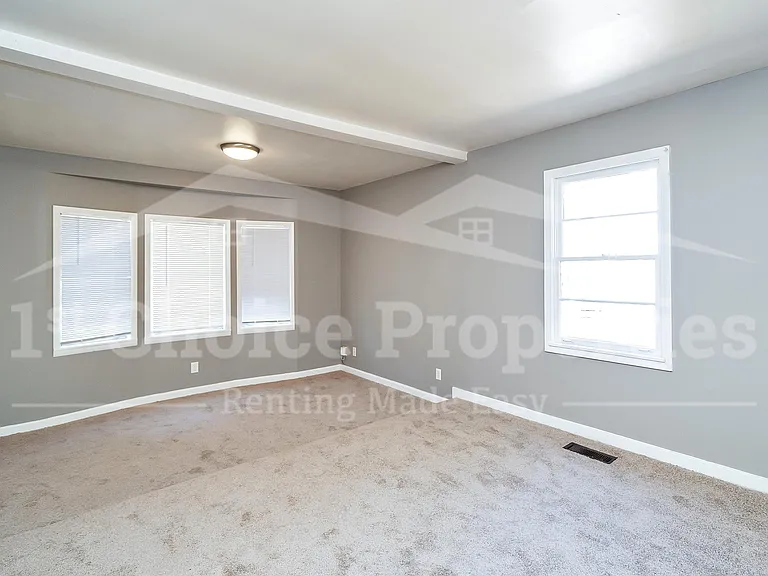 821 Alden Ave — Photo 8