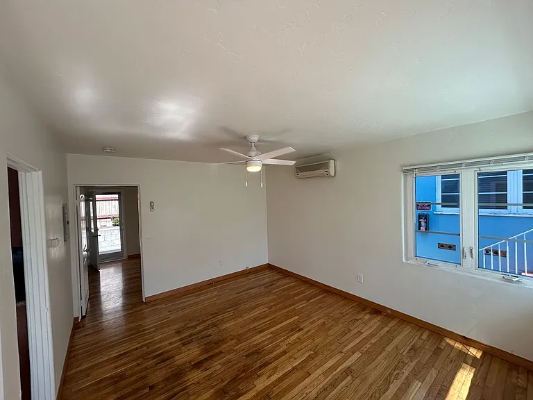 Updated Cottage in Banker's Hill — Photo 10