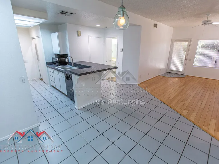 2035 S Elm St #110 — Photo 12