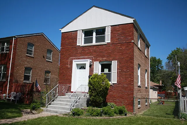 14227 S Mackinaw Ave photo 1