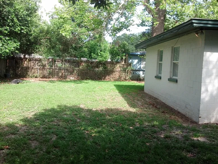 810 S Madison Dr — Photo 32