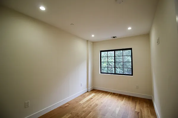 Rented by Hagstrom Management Inc | media 7