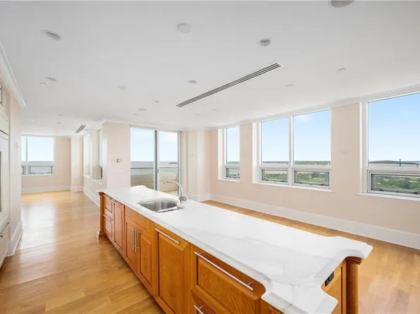 1 Tower Dr APT 2105, Portsmouth, RI 02871
