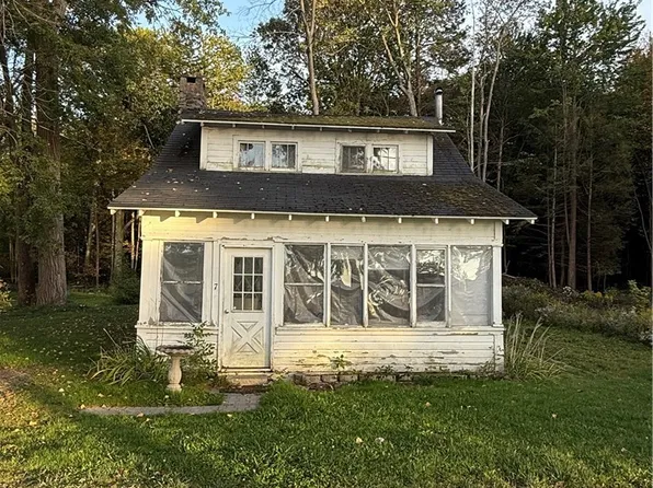 7 S Ramona Beach Rd, Pulaski, NY 13142