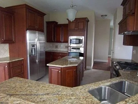 5 bed, 7.0 bath, 4707 sqft, $2,750 — Photo 3