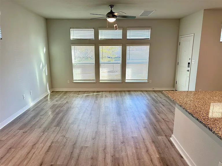 605 W South St #21 — Photo 20