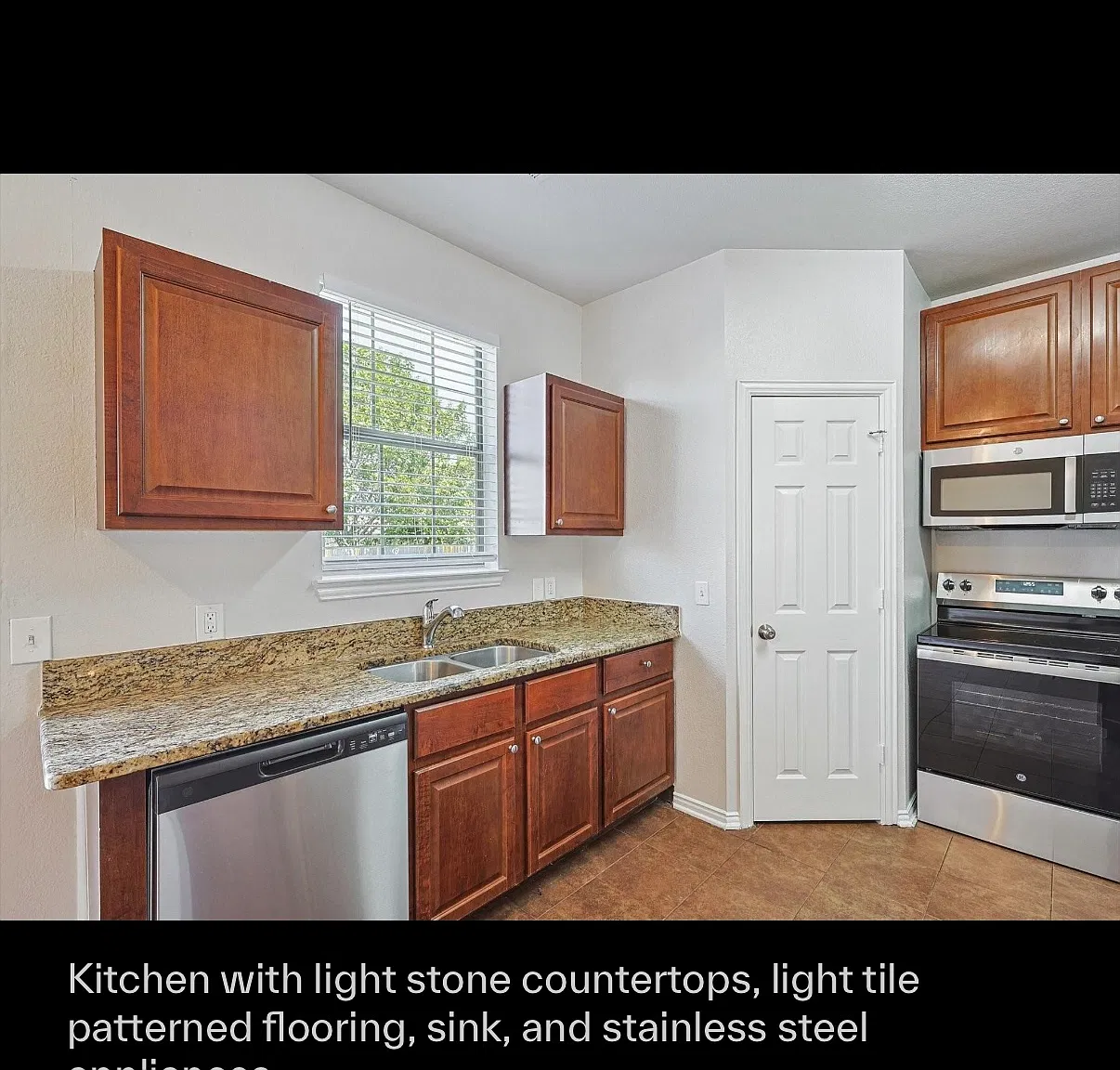4 bed, 2.5 bath, 1986 sqft, $2,500 — Photo 3