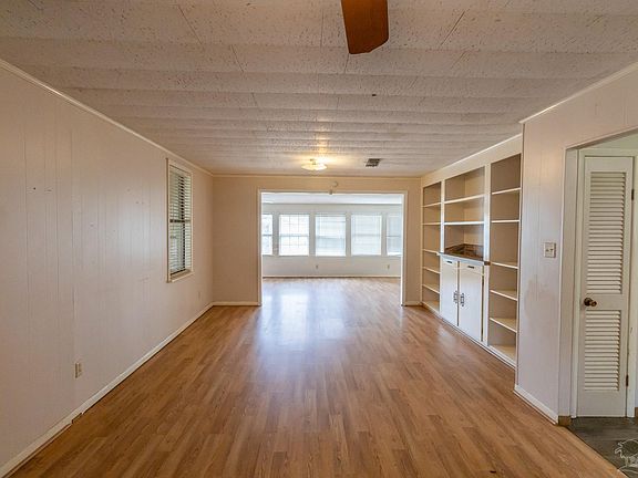 5th image of 810 N 61st Ave