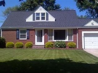 1378 Sunview Rd, Lyndhurst, OH 44124