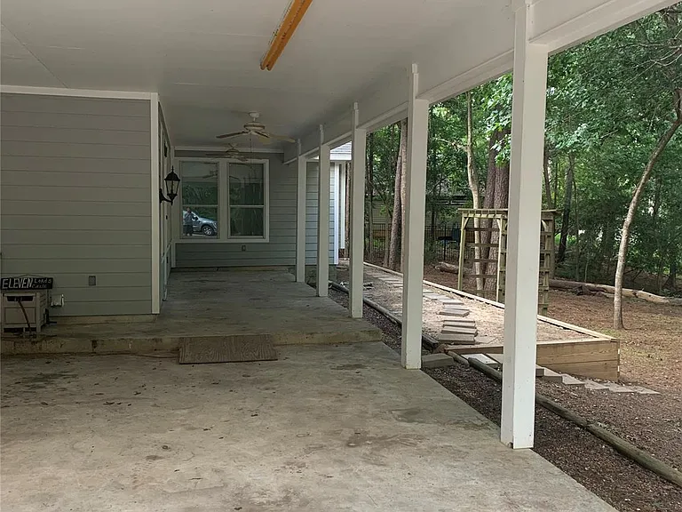 11 Lords Cir — Photo 16
