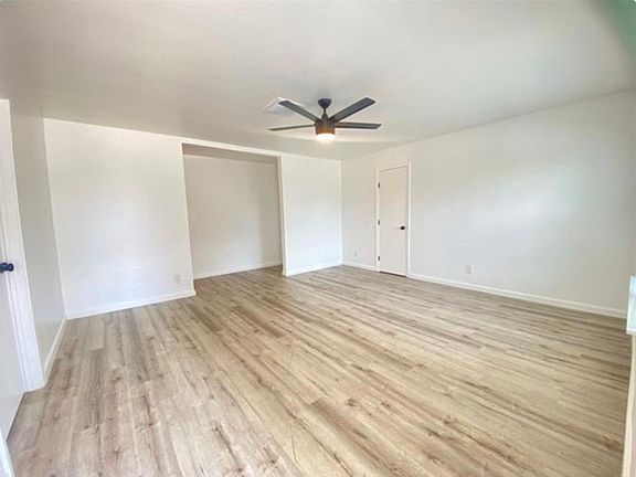 4th image of 4413 Carmel Ave