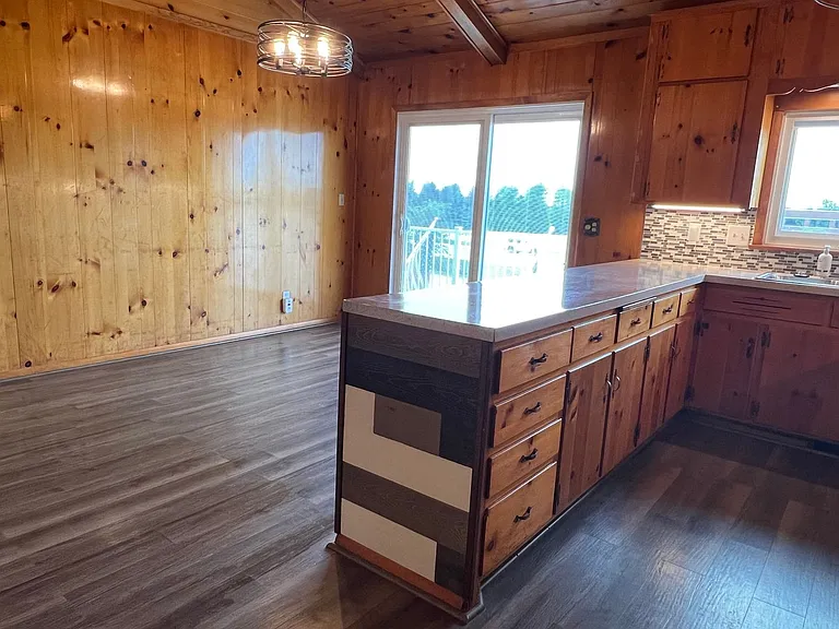 W210N11785 Hilltop Dr — Photo 10