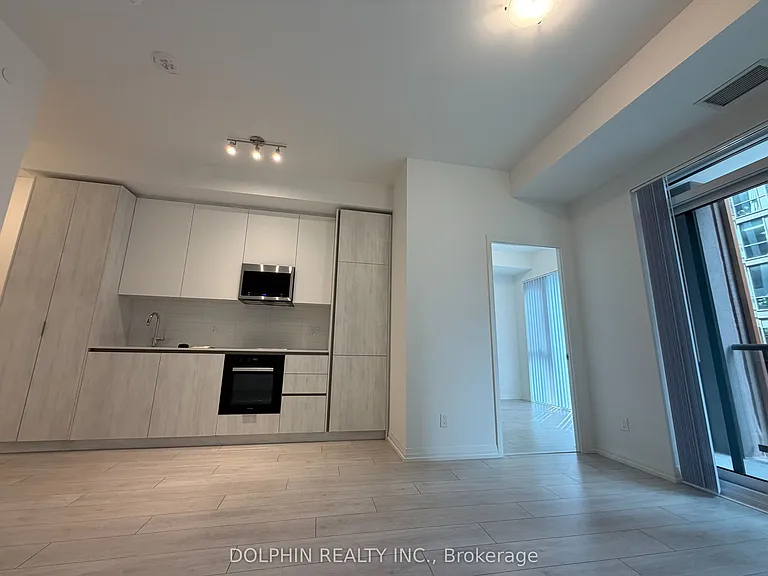 400 King St W #722 — Photo 9