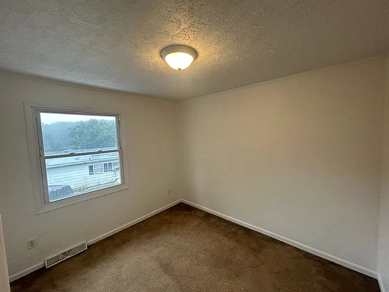 515 Rosewood Ave — Photo 7