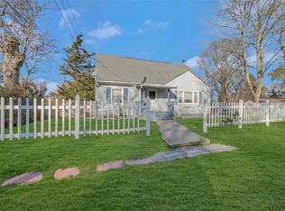 20 Dale Ave, Flanders, NY 11901